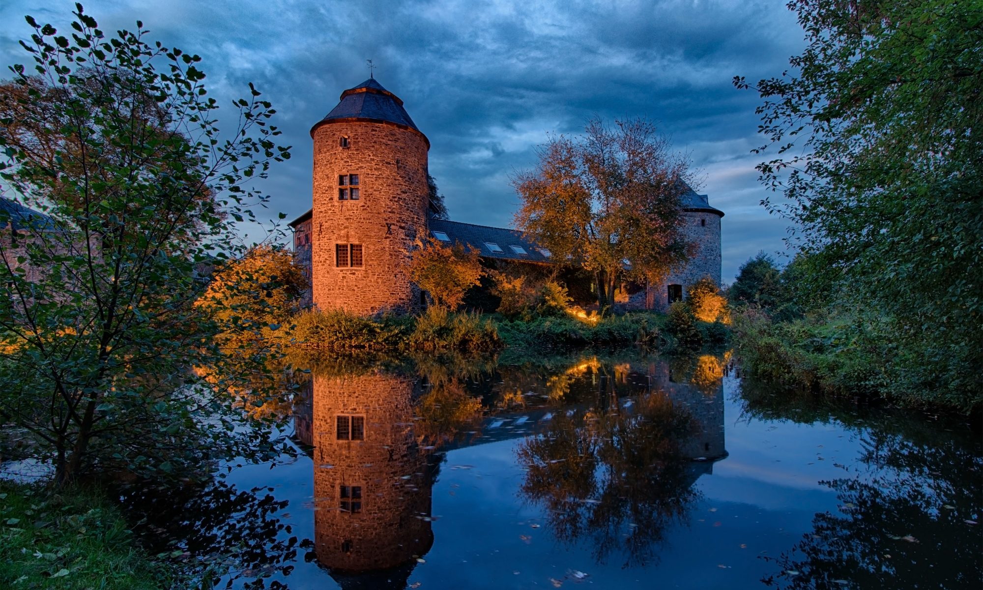 Blaue Stunde am Haus zum Haus in Ratingen